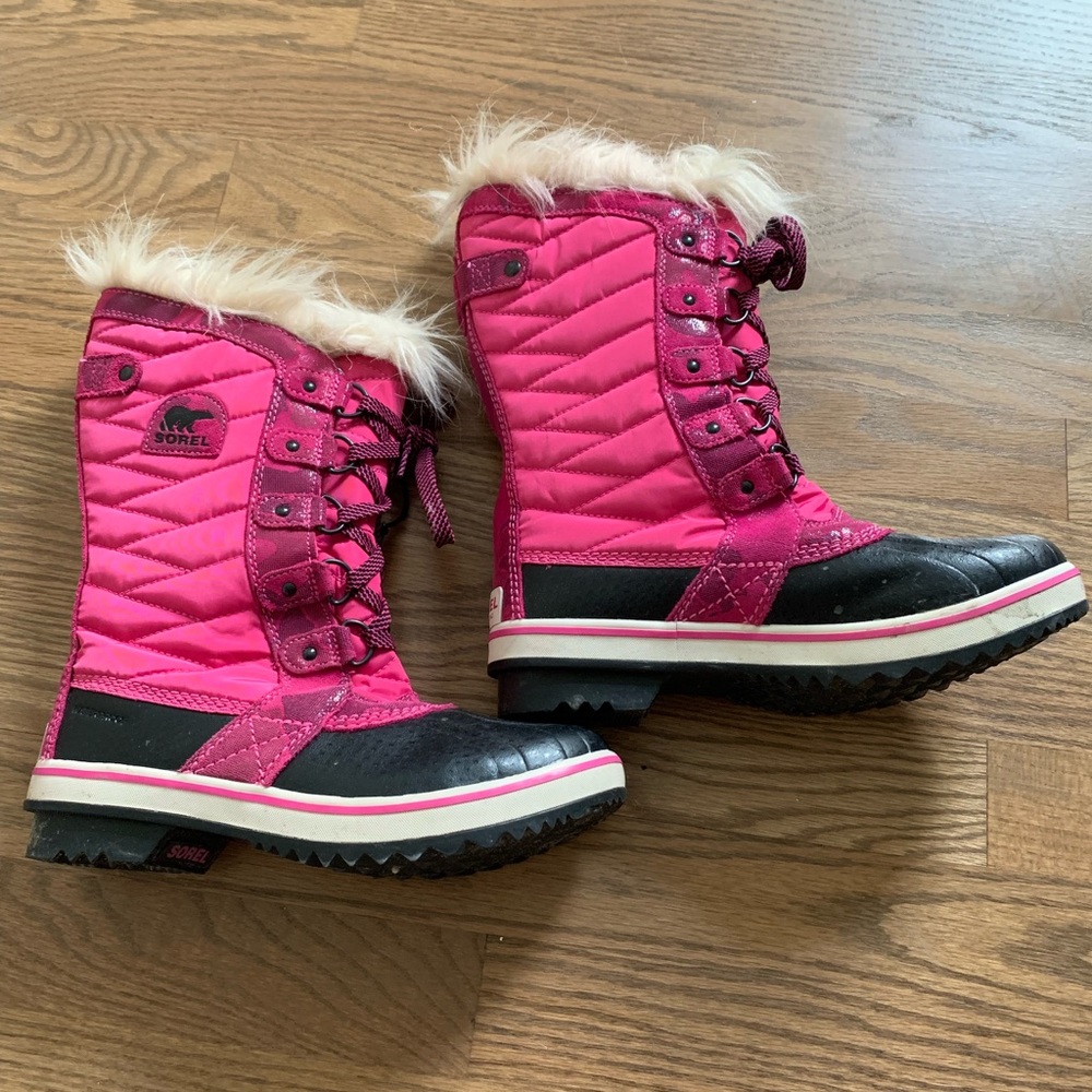 Sorel girls Tofino Faux fur ice rubber boots pink.